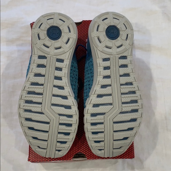 New Under Armour Running shoes! - Picture 4 of 6